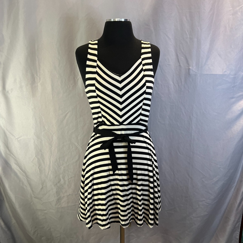 Charlotte Russe Fit & Flare Dress Women S White Black Chevron Tie Waist Festival